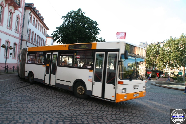 MVGMZ 641 2007-08-24 mzSCHILLERPL tirü 2.JPG