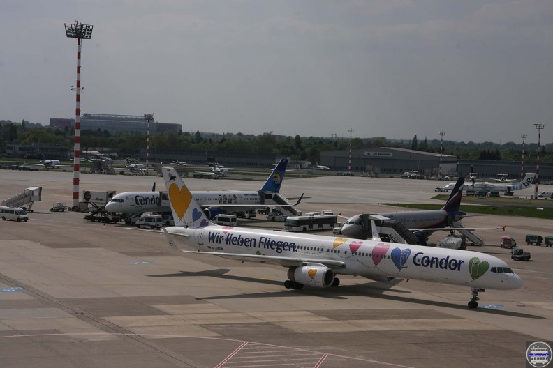 CONDOR D-ABON 2011-04-16 wirliebenfliegen DUS tirü (6).jpg