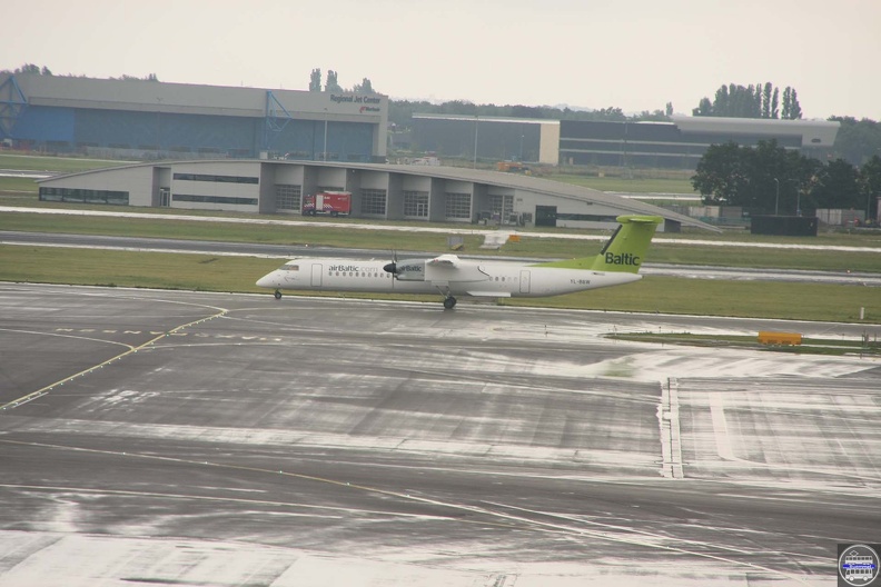 AIRBALTIC YL-BBW DHC-8-400 2015-07-19 AMStirü1